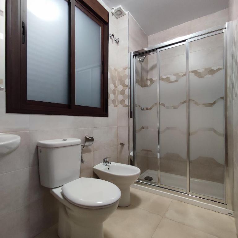 Habitación Doble con baño privado - matrimonio (HNE) 2.15